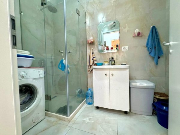 Tirane, shitet apartament 2+1 , 84 m² 