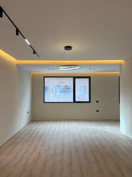 Tirane, shitet apartament 2+1+Ballkon Kati 3, 139 m² 258.000 € 