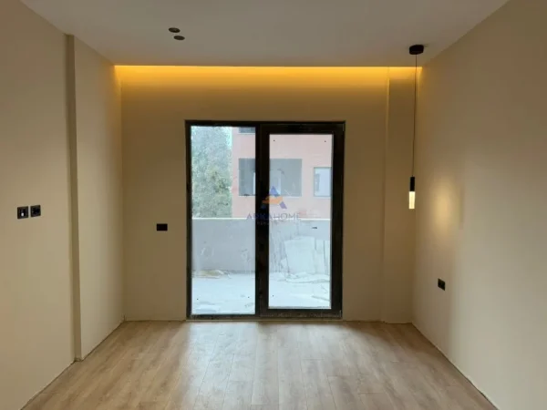 Tirane, shitet apartament 2+1+Ballkon Kati 3, 139 m² 258.000 € 