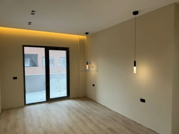 Tirane, shitet apartament 2+1+Ballkon Kati 3, 139 m² 258.000 € 