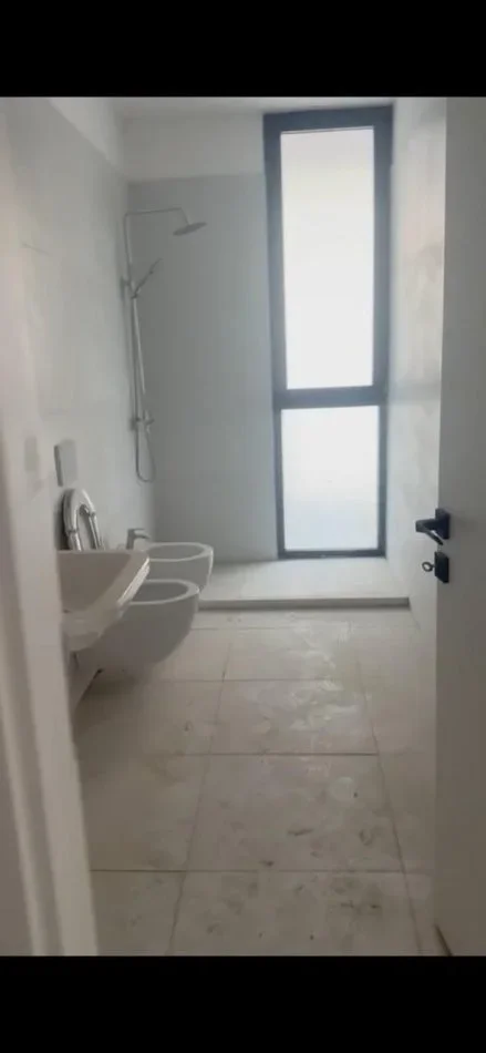 Tirane, shitet apartament 2+1+Ballkon Kati 5, 106 m² 196.500 € (PORCELAN)