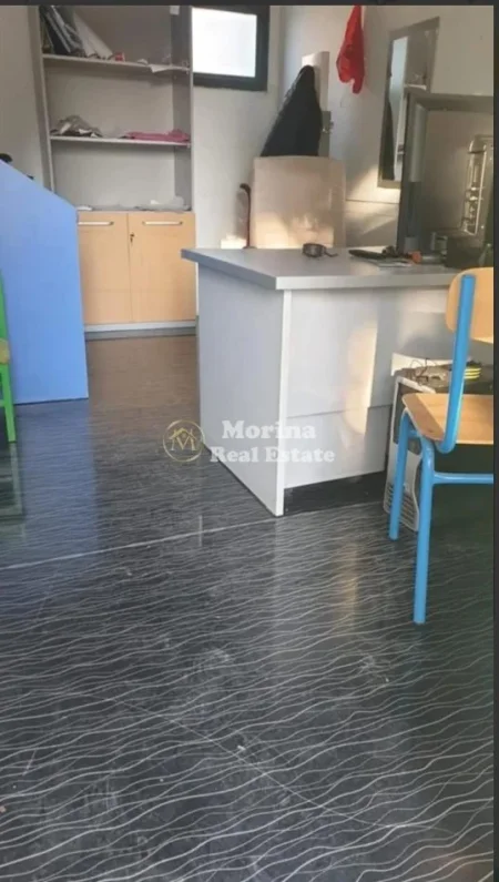 Tirane, jepet me qera magazine Kati 0, 12 m² 150 € (Fusha e Aviacionit)