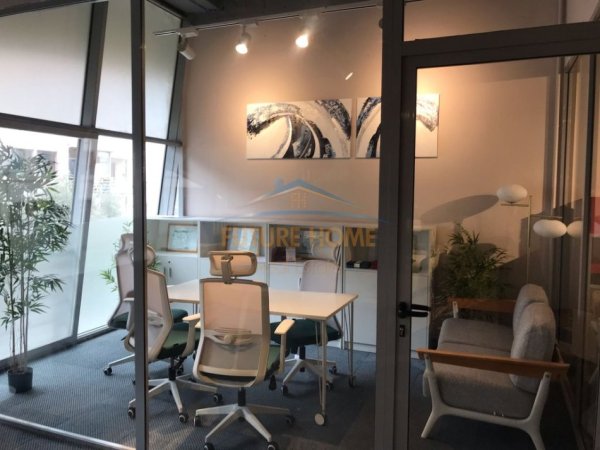 Tirane, jepet me qera ambjent biznesi Kati 1, 185 m² 2.500 € (rruga e Kavajes)