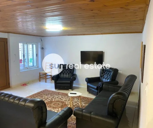 Shkoder, jepet me qera shtepi 2+1 Kati 0, (RUS)