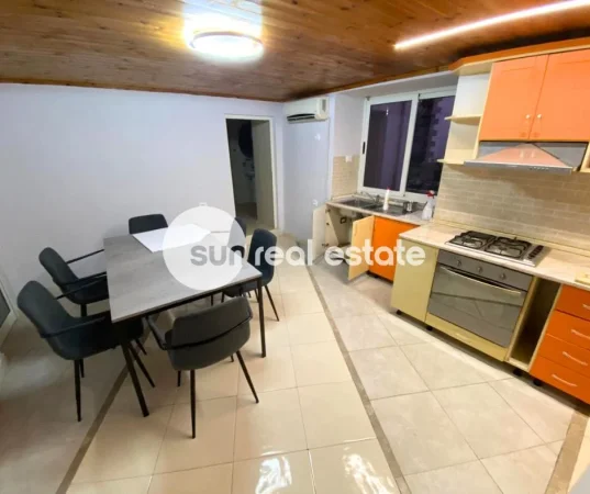 Shkoder, jepet me qera shtepi 2+1 Kati 0, (RUS)