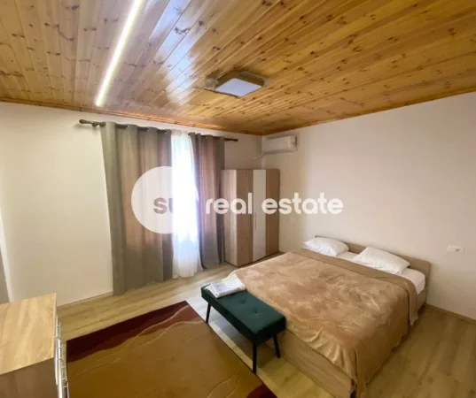 Shkoder, jepet me qera shtepi 2+1 Kati 0, (RUS)