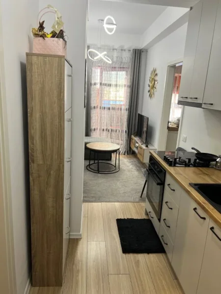 Tirane, jepet me qera apartament 1+1 , 50 m² 400 € (Kompleksi Mangalem)