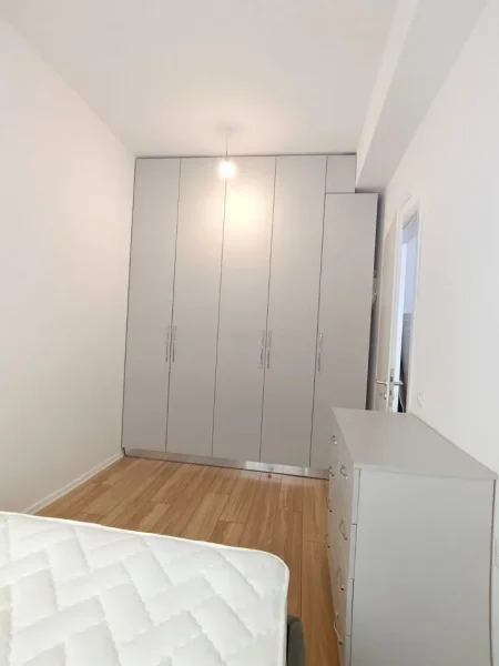 Tirane, jepet me qera apartament 1+1 , 50 m² 400 € (Kompleksi Mangalem)