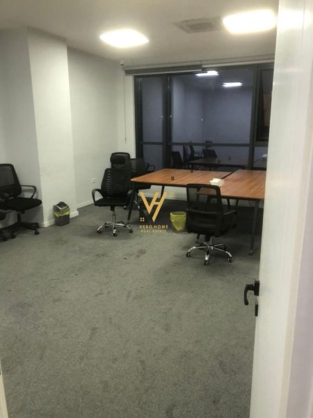 Tirane, jepet me qera zyre Kati 1, 455 m² 5.000 € (RRUGA HOXHA TAHSIM)