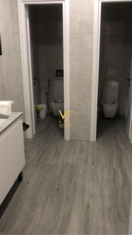 Tirane, jepet me qera zyre Kati 1, 455 m² 5.000 € (RRUGA HOXHA TAHSIM)