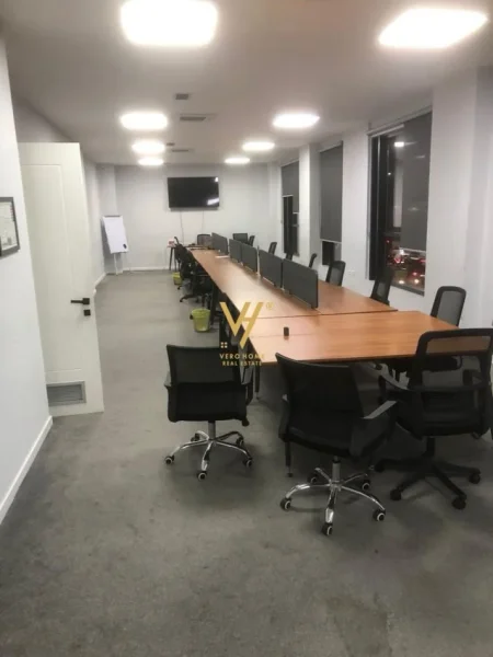 Tirane, jepet me qera zyre Kati 1, 455 m² 5.000 € (RRUGA HOXHA TAHSIM)