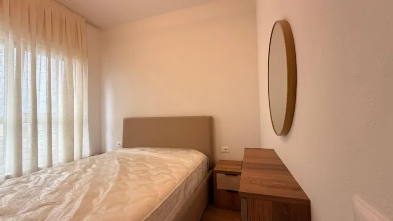 Tirane, jepet me qera apartament 1+1 Kati 9, 64 m² 550 € (ALI DEMI)