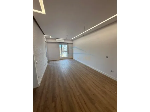 Tirane, shitet apartament 2+1 Kati 5, 96 m² 250.000 € 
