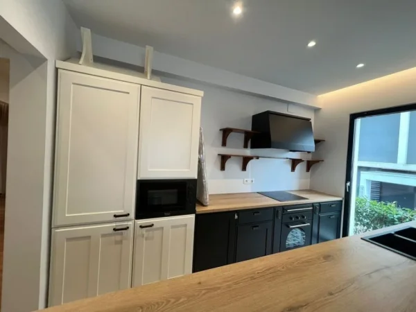 Tirane, shitet apartament 2+1 Kati 1, 135 m² 295.000 € (Farke)