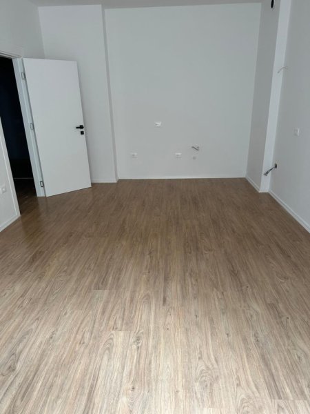 Tirane, jepet me qera ambjent biznesi Kati 1, 67 m² 550 € (Jordan Misja)