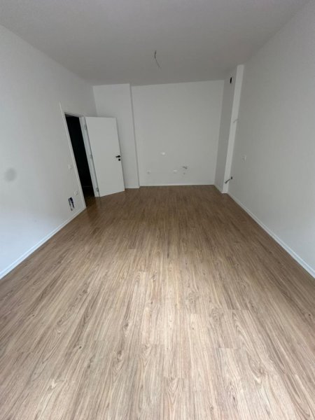 Tirane, jepet me qera ambjent biznesi Kati 1, 67 m² 550 € (Jordan Misja)