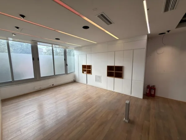 Tirane, jepet me qera ambjent biznesi Kati 1, 85 m² 1.150 € (Mulliri) Rruga e Elbasanit