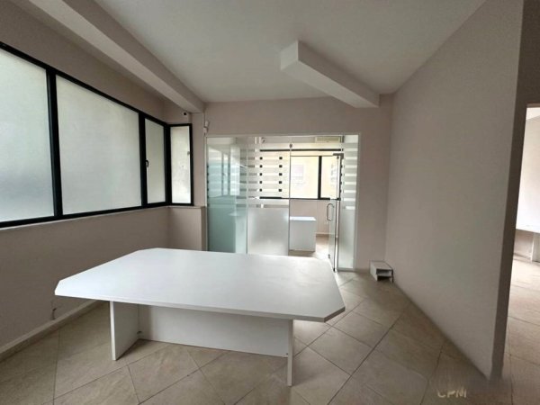 Tirane, jepet me qera zyre Kati 1, 103 m² 1.000 € (21 Dhjetori)