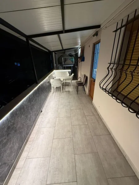 Tirane, jepet me qera apartament 1+1+Ballkon , 550 € (Rruga e Dibrës)