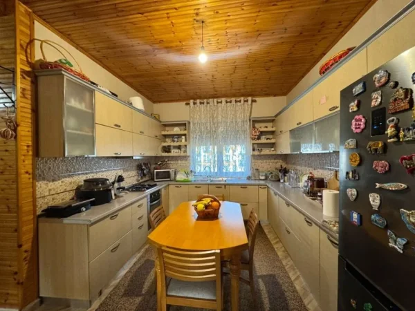 Tirane, shitet apartament 3+1+Ballkon Kati 6, 124 m² 180.000 € (Tregu Elektrik)