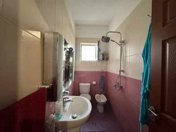 Tirane, shitet apartament 3+1+Ballkon Kati 6, 124 m² 180.000 € (Tregu Elektrik)