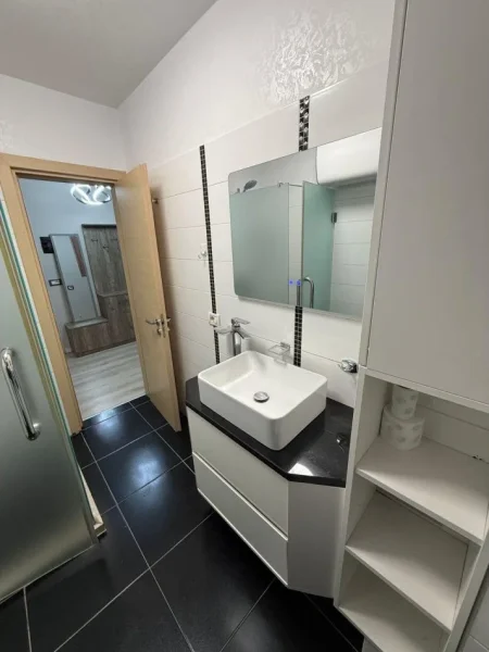 Tirane, jepet me qera apartament Kati 8, 84 m² 750 € (Qendër)