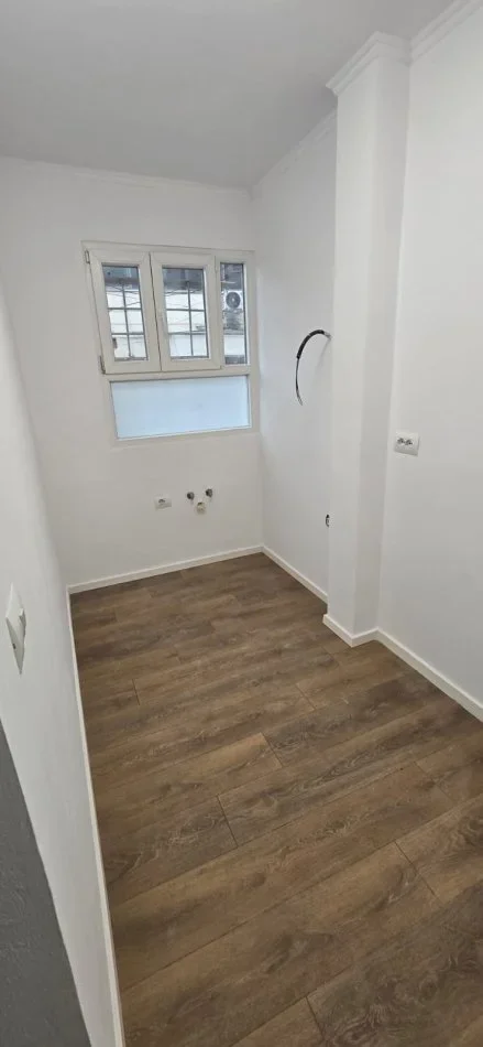 Tirane, shitet apartament 1+1 Kati 1, 57 m² 137.000 € (Rruga Ali Demi)