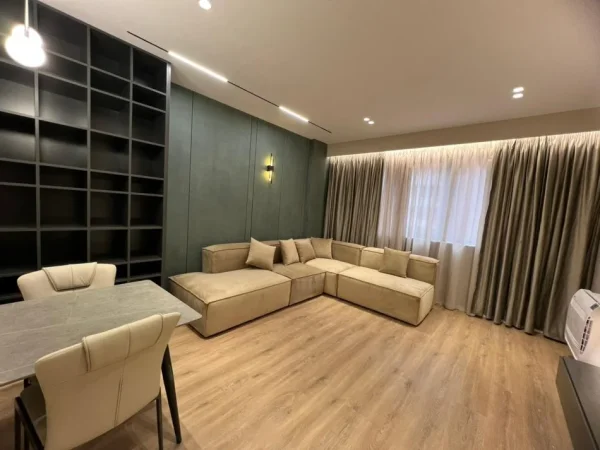 Tirane, jepet me qera apartament 1+1+Ballkon Kati 4, 60 m² 550 € (Unaza e Re Astir)