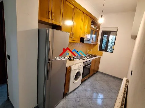 Tirane, jepet me qera apartament 2+1+Ballkon Kati 2, 85 m² 570 € (RRUGA HYSEN KAZAZI,BULEVARDI I RI)