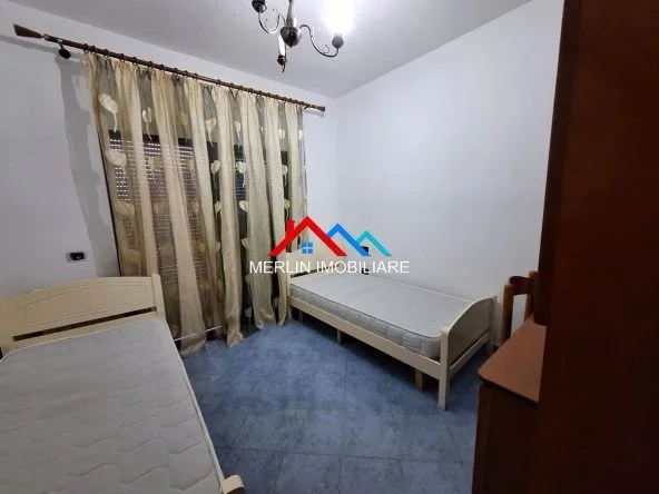 Tirane, jepet me qera apartament 2+1+Ballkon Kati 2, 85 m² 570 € (RRUGA HYSEN KAZAZI,BULEVARDI I RI)