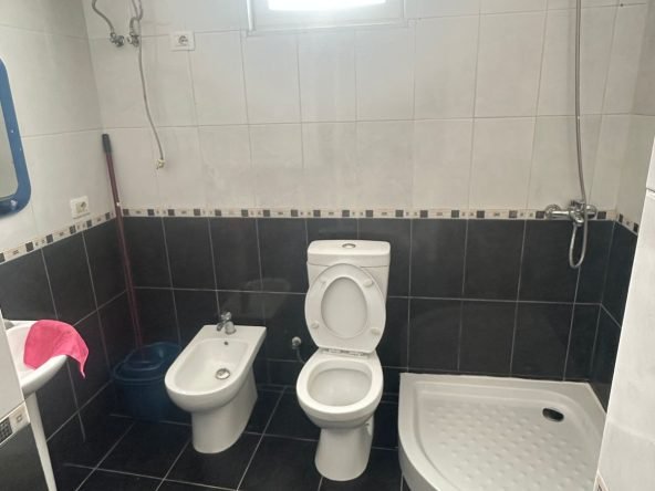 Tirane, jepet me qera apartament 2+1+Ballkon Kati 2, 85 m² 570 € (RRUGA HYSEN KAZAZI,BULEVARDI I RI)