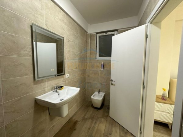 Tirane, jap me qera apartament 2+1 Kati 1, 111 m² 850 € (Liqeni i Thate)