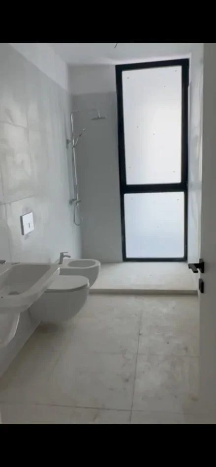 Tirane, shitet apartament 2+1+Ballkon Kati 6, 108 m² 200.000 € (PORCELAN)