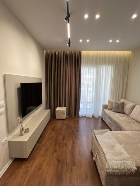 APARTAMENT 1+1 ME QIRA   700 € (RRUGA E BARRIKADAVE)