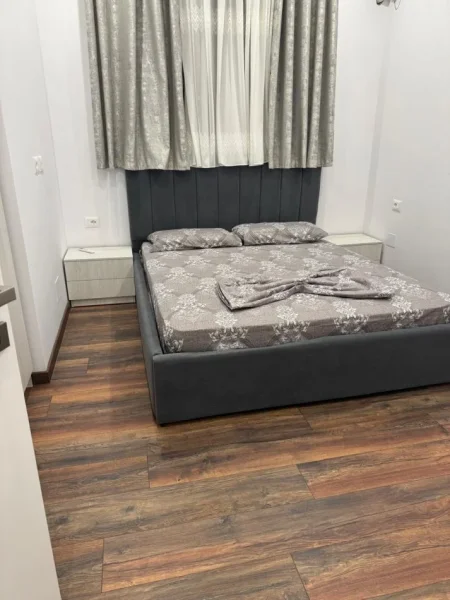 jepet me qera 1+1+Ballkon Kati 1, 350 € (Casa Italia)