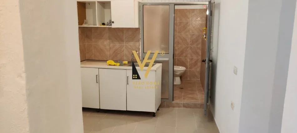 Tirane, jepet me qera apartament 2+1+Ballkon Kati 0, 80 m² 450 € (BULEVARDI I RI)