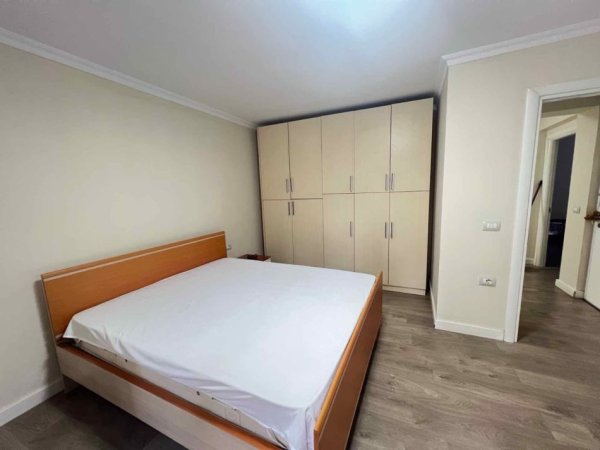 Tirane, jepet me qera apartament 1+1+Ballkon Kati 1, 65 m² 400 € (SELITE)
