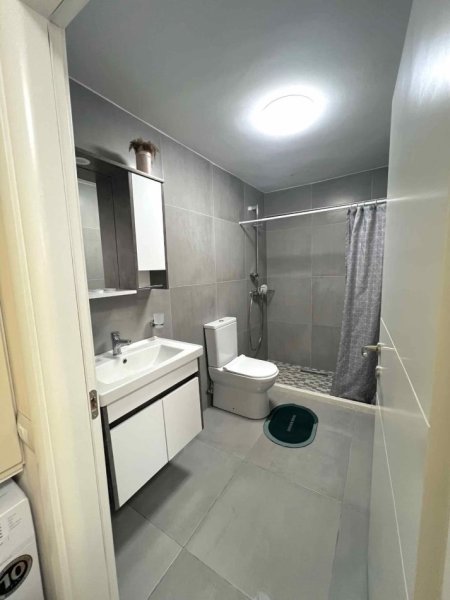 Tirane, jepet me qera apartament 1+1+Ballkon Kati 1, 65 m² 400 € (SELITE)