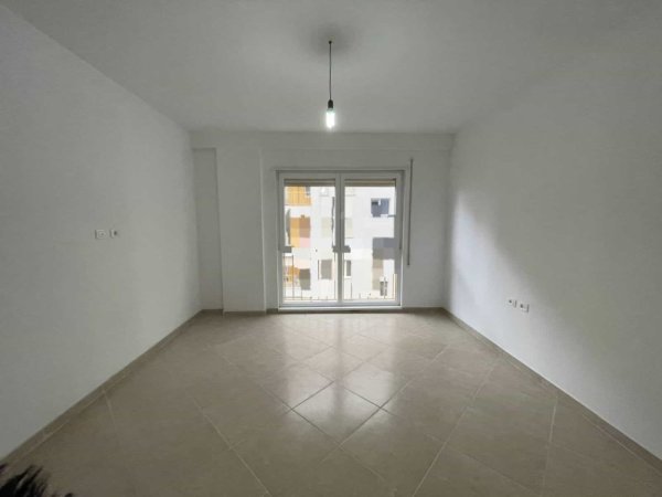 Tirane, shes apartament 2+1 Kati 3, 118 m² 207.700 € (Rruga Hasan Vogli)
