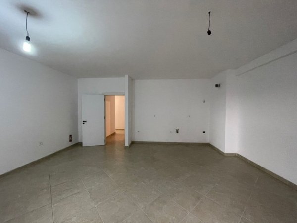 Tirane, shes apartament 2+1 Kati 3, 118 m² 207.700 € (Rruga Hasan Vogli)