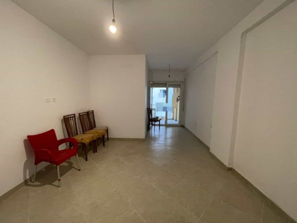 Tirane, shes apartament 2+1 Kati 3, 118 m² 207.700 € (Rruga Hasan Vogli)