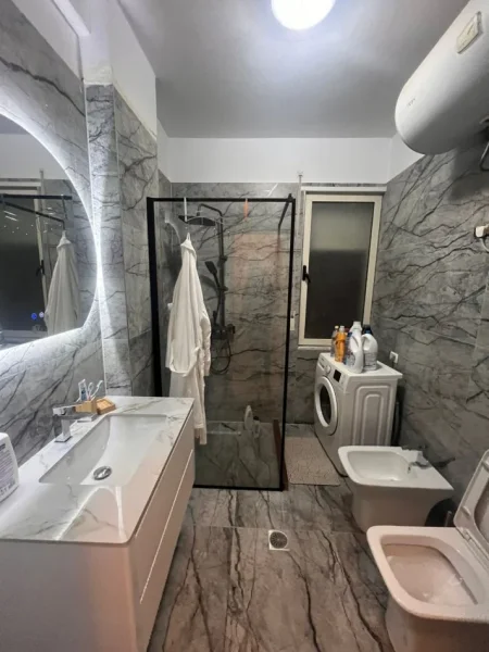 Tirane, shitet apartament 1+1+Ballkon Kati 3, 59 m² 122.000 € (Liqeni i Thate)