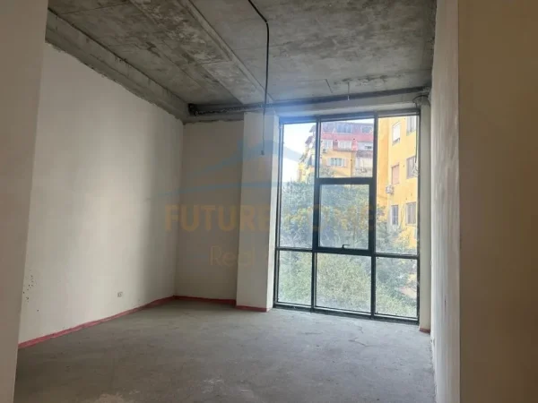 Tirane, jepet me qera ambjent biznesi Kati 0, 100 m² 4.500 € (LAKE VIEW RESIDENCE)