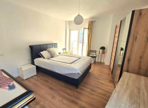 Tirane, shitet apartament 2+1+Ballkon Kati 7, 115 m² 259.000 € (komuna e parisit)