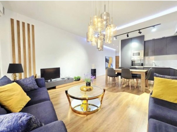 Tirane, shitet apartament 2+1+Ballkon Kati 7, 115 m² 259.000 € (komuna e parisit)