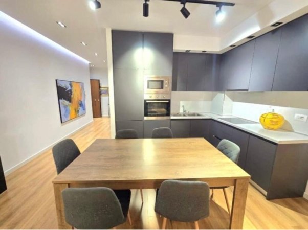 Tirane, shitet apartament 2+1+Ballkon Kati 7, 115 m² 259.000 € (komuna e parisit)