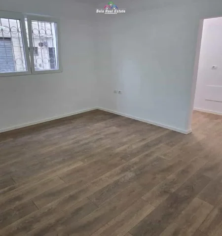Tirane, shes apartament 1+1 Kati 1, 57 m² 137.000 € (Rruga Ali Demi)
