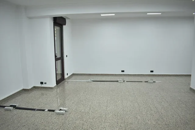 Tirane, jepet me qera zyre Kati 10, 150 m² 2.000 € (QENDER)
