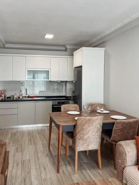 Jepet me Qera Apartament 1+1 ne 5 Maj , pas Concordit,  500 €URO