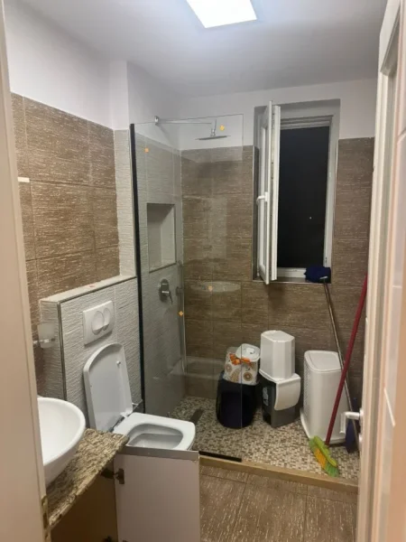 Tirane, jepet me qera apartament 1+1 Kati 3, 55 m² 500 € (Rruga Idriz Dollaku)